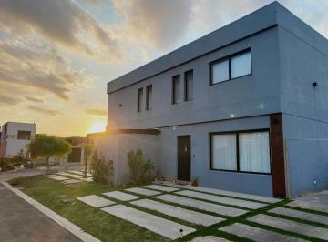 Casa · 125m² · 4 Ambientes · 2 Cocheras · Venta Duplex, Barrio Springpark, Pilar