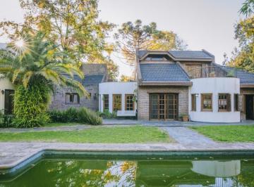 Casa · 320m² · 7 Ambientes · 1 Cochera · Importante Chalet en Impecable Estado