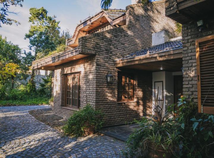 Casa · 320m² · 7 Ambientes · 1 Cochera