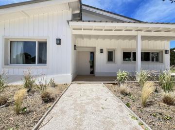 Casa · 128m² · 4 Ambientes · Venta de Casa en Costa Esmeralda