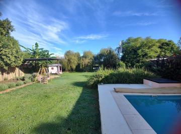 Casa · 70m² · 2 Ambientes · 1 Cochera · Casa de Campo en Carrizales