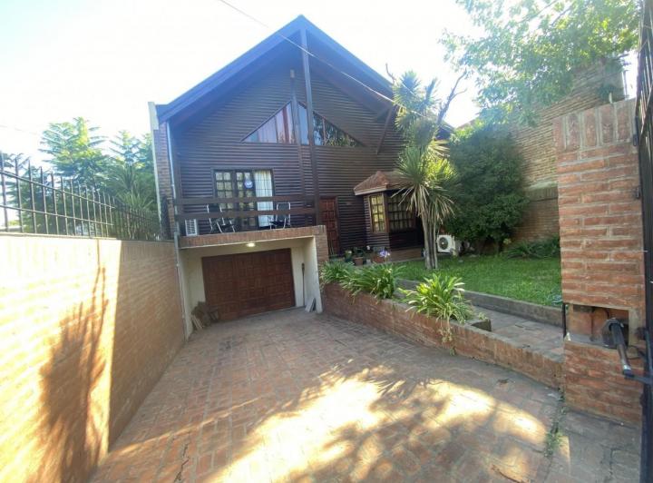 Casa · 280m² · 5 Ambientes · 1 Cochera
