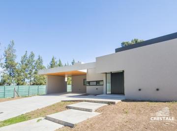 Casa · 149m² · 7 Ambientes · 2 Cocheras · Casa en Barrio Palos Verdes Country Club