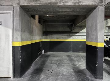 Garage · 12m² · 1 Ambiente · 1 Cochera · Cochera | Amplia | Cubierta | Porton Automatico | Primer Piso por Rampa.
