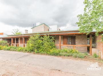 Casa · 190m² · 4 Ambientes · 1 Cochera · Casa 3 Dorm. en Venta - Lomas de Fisherton