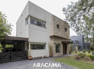 Casa · 180m² · 4 Ambientes · 1 Cochera · Casa en Venta en El Lauquen - Canning