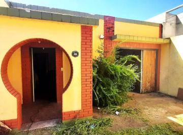 Casa · 200m² · 4 Ambientes · 1 Cochera · Venta Casa Multifamiliar en Jauregui a Refaccionar