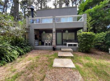 Casa de 3 ambientes, Mar Azul · Casa Pampa y Cielo, Moderna Propiedad en Pleno Bosque de Mar Azul.