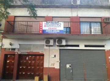 Casa · 215m² · 4 Ambientes · 1 Cochera · Casa con Local Garage y Terraza!