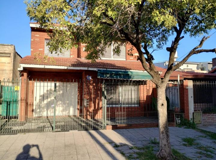 Casa · 100m² · 4 Ambientes · 1 Cochera