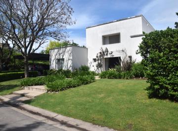 Casa · 340m² · 4 Ambientes · 1 Cochera · Casa en Venta en Pilar Martindale Club de Campo