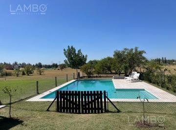 Casa · 380m² · 9 Ambientes · Venta Casa Medal Cc Pilar