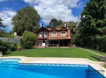 Casa · 230m² · 5 Ambientes · 4 Cocheras · Casa en Venta: Parque Leloir: 5 Amb
