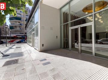 Oficina comercial en Alquiler   · Edificio de Oficinas en Excelente Ubicacion
