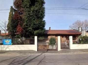 Casa · 231m² · 4 Ambientes · 4 Cocheras · " Nuevo Valor " Importante Casa en La Mejor Zona Residencial