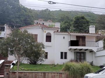 Casa · 260m² · 5 Ambientes · 1 Cochera · Muy Linda Casa de 4 Dorm. Alquiler Gge Uruguay 836