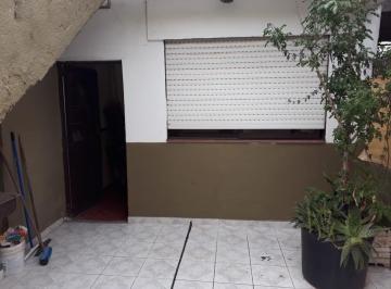 Departamento · 80m² · 2 Dormitorios · Casa en Planta Alta en Alquiler. Villa Udaondo