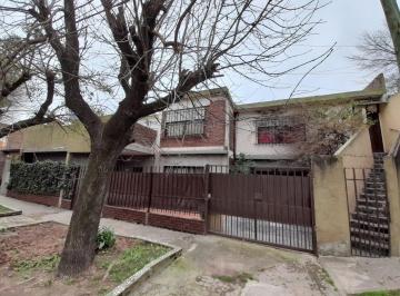 Departamento · 80m² · 2 Dormitorios · Casa en Planta Alta en Alquiler. Villa Udaondo