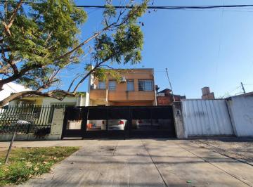 Casa · 90m² · 4 Ambientes · 2 Cocheras · Casa - Moron