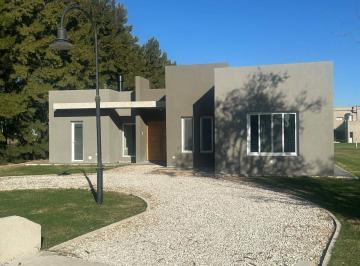 Casa · 130m² · 4 Ambientes · Casa en Venta Haras del Sur 2 a Estrenar La Plata