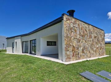 Casa · 150m² · 4 Ambientes · 2 Cocheras · Puerto del Aguila Country - Potrero de Garay. Venta Casa 3 Dorm. a Estrenar. Amoblada