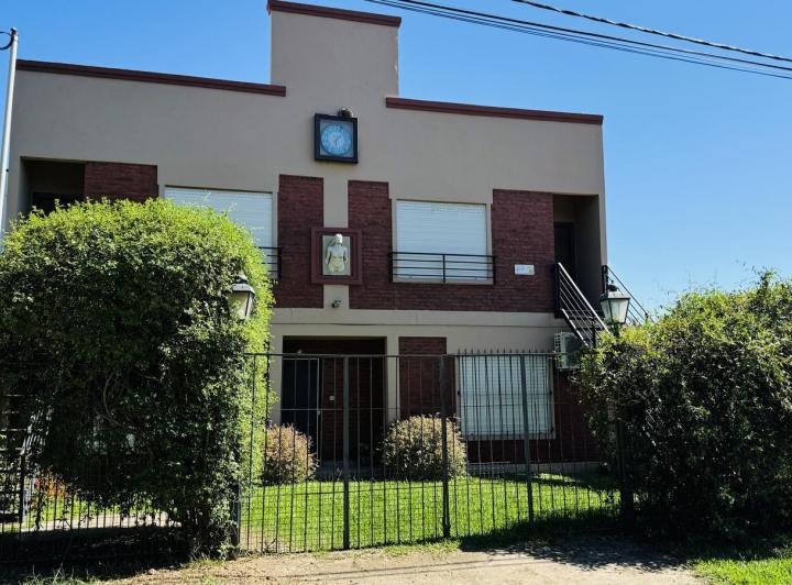 Casa · 188m² · 5 Ambientes · 4 Cocheras