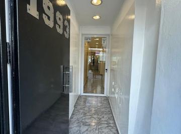 ingreso con doble puerta · Oficina en El Centro de San Martin