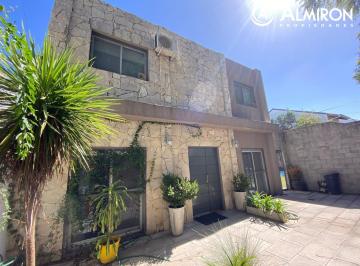 Casa de 5 ambientes, Esteban Echeverría · Muy Buena Casa de 5 Ambientes Desarrollada Sobre Dos Lotes de 600 m²