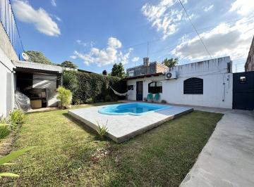 Casa · 90m² · 3 Ambientes · 1 Cochera · Casa con Jardín y Piscina