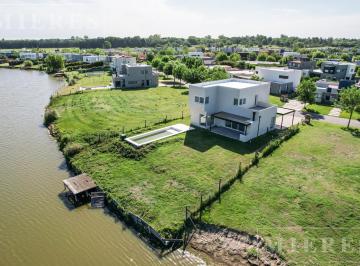 Casa · 196m² · 5 Ambientes · 2 Cocheras · Casa en Venta Sobre Lote a La Laguna en El Cantón Barrio Islas