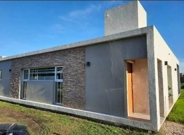 Casa · 100m² · 3 Ambientes · Casa en Venta - 2 Dorm. 2 Baños - 400 m² - Miramar