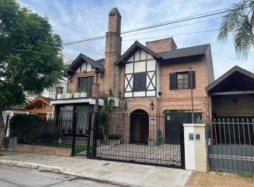 Casa · 231m² · 4 Ambientes · 1 Cochera · Se Vende en Ciudad Jardin Chalet con Excelente Ubicacion 4 Amb 3 Baños Piscina F: 9852