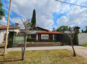 Casa · 160m² · 3 Ambientes · 4 Cocheras · Casa 4 Amb. Amplios con Parque y Quincho