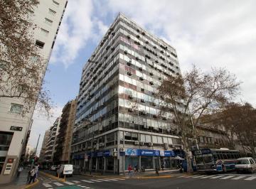 Oficina comercial · 235m² · 1 Cochera · Luminosa Oficina Ubicada en Esquina, Frente a La Plaza del Congreso