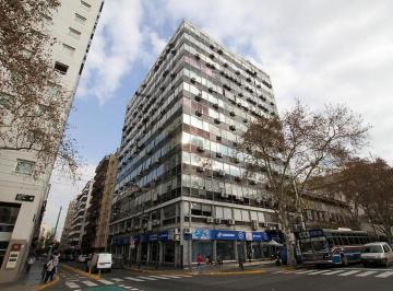 Oficina comercial · 235m² · 6 Ambientes · 1 Cochera · Luminosa Oficina Ubicada en Esquina, Frente a La Plaza del Congreso