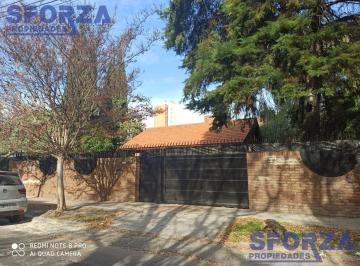 Casa · 300m² · 9 Ambientes · 5 Cocheras · Casa en Venta en San Miguel con 1000 m² de Lote