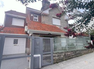 Casa · 335m² · 4 Dormitorios · 2 Cocheras · Chalet 4 Ambientes con Parque y Quincho