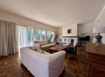Casa de 7 ambientes, Mar del Plata · Gran Chalet en Esquina con 4 Dorm.. Jardin. Varese.