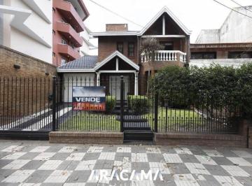 Casa · 220m² · 5 Ambientes · 2 Cocheras · Casa en Venta en Monte Grande