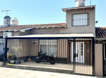 Casa · 110m² · 4 Ambientes · 1 Cochera · Casa en Venta 4 Ambientes Cochera 10x17 San Isidro