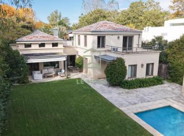 Casa de 8 ambientes, Berazategui · Casa en Venta en Abril Club de Campo