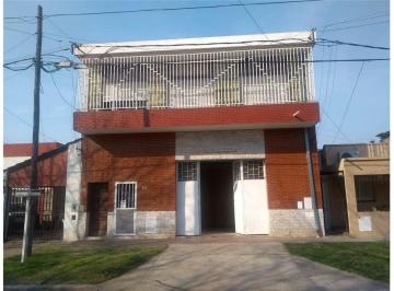 Casa · 219m² · 3 Ambientes · 10 Cocheras · Venta Galpon con Casa de 2 Dormis en Belgrano