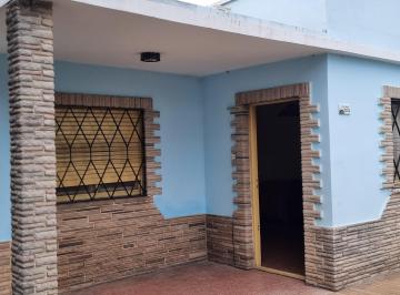 Casa de 5 ambientes, Almirante Brown · Casa con 3 Dorm.