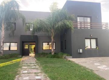 Casa · 292m² · 6 Ambientes · Casa en Venta - 5 Dorm. 4 Baños - 864 m² - El Cazal, Belén de Escobar
