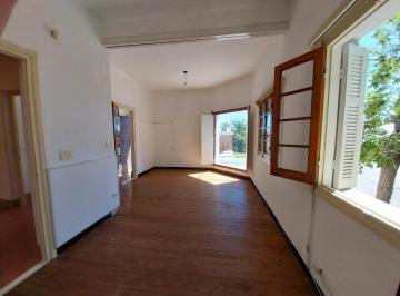 Casa · 181m² · 7 Ambientes · 2 Cocheras · Casa - Colonia del Sacramento