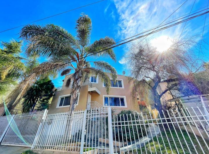 Casa · 300m² · 6 Ambientes · 2 Cocheras