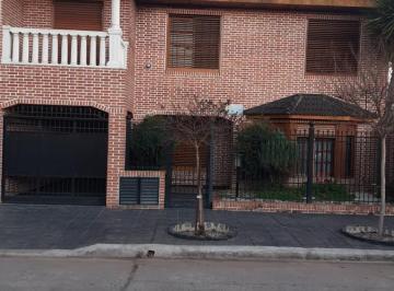 Casa · 344m² · 3 Dormitorios · 1 Cochera · Casa - Moreno