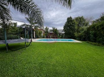 Casa · 210m² · 5 Ambientes · 4 Cocheras · Casa en Alquiler en Villa Olivos