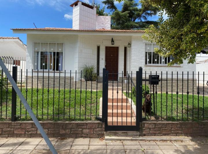 Casa · 113m² · 5 Ambientes · 2 Cocheras