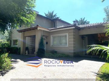 Casa · 203m² · 4 Ambientes · 2 Cocheras · Casa en Venta en Country San Patricio, Moreno